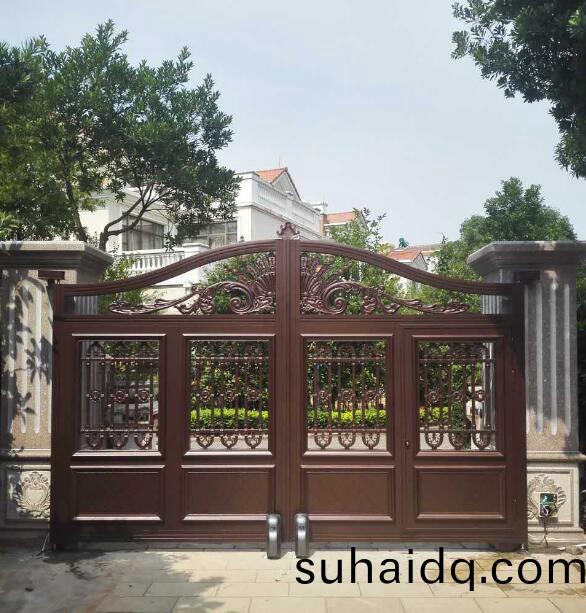  大(da)連(lian)鋁(lv)藝大(da)門(men) 